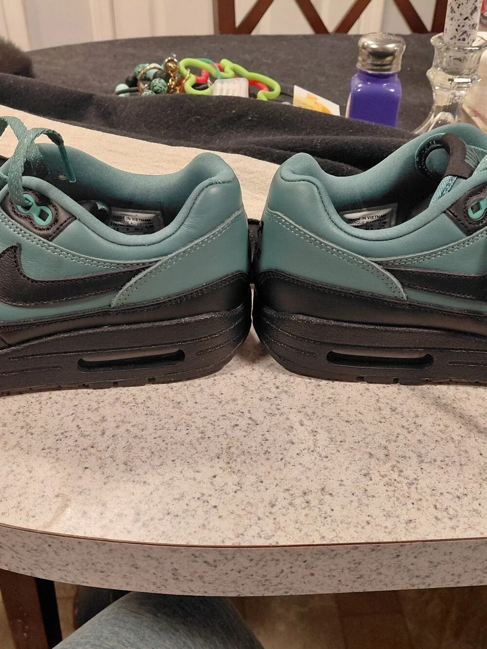 Nike Women's Sneakers in Teal and Black